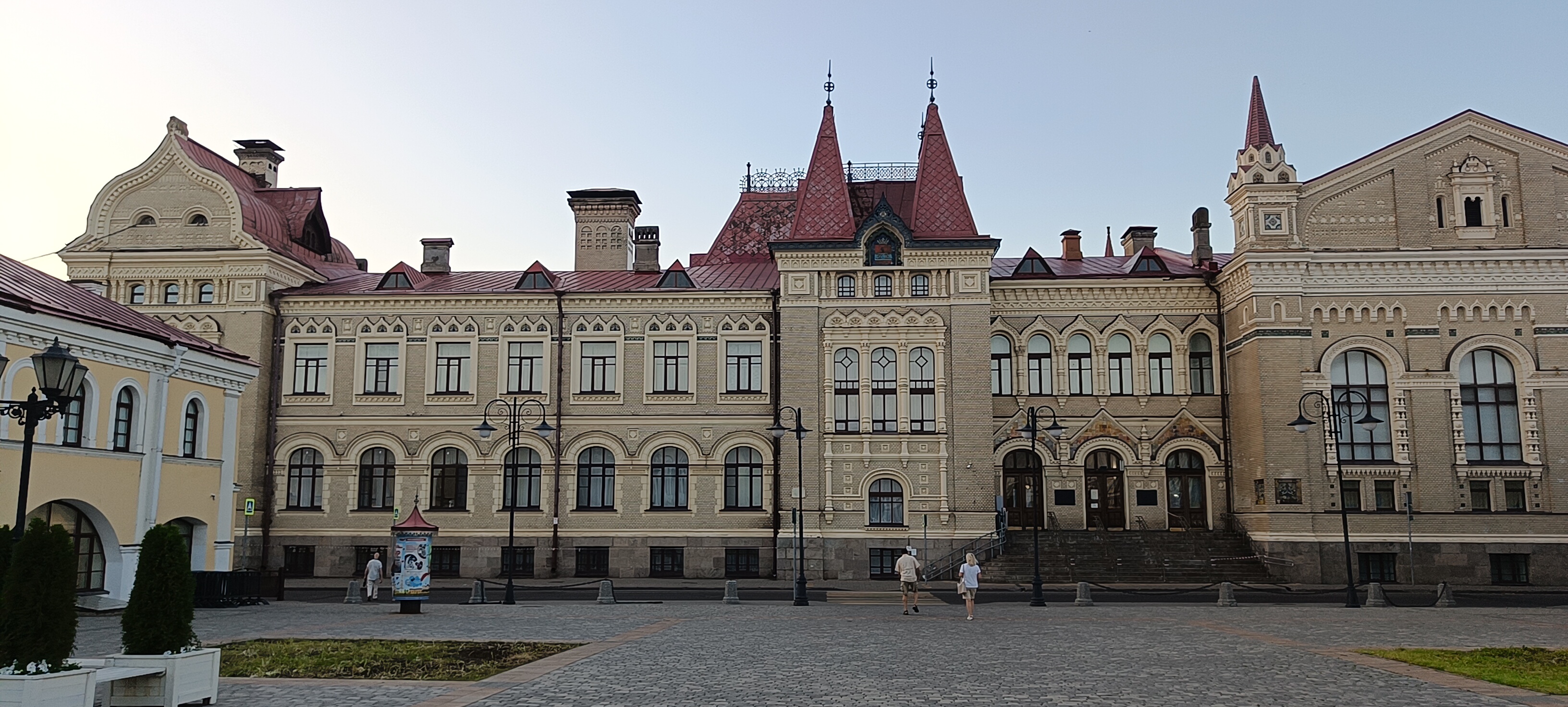 39, ÐÐ¸Ð´ Ð½Ð° ÐÐ¾Ð²ÑÑ ÑÐ»ÐµÐ±Ð½ÑÑ Ð±Ð¸ÑÐ¶Ñ Ñ ÐÑÐ°ÑÐ½Ð¾Ð¹ Ð¿Ð»Ð¾ÑÐ°Ð´Ð¸. ÐÐ¾ ÑÐµÐ³Ð¾ Ð¶Ðµ Ð±Ð¸ÑÐ¶Ð° Ð³ÑÐ¾Ð¼Ð°Ð´Ð½Ð°Ñ! Ð¯ ÑÐ¼Ð¾Ð³ ÑÐ¼ÐµÑÑÐ¸ÑÑ ÐµÑ ÑÐµÐ»Ð¸ÐºÐ¾Ð¼ Ð² ÐºÐ°Ð´Ñ ÑÐ¾Ð»ÑÐºÐ¾ Ñ Ð²Ð¾Ð´Ñ.